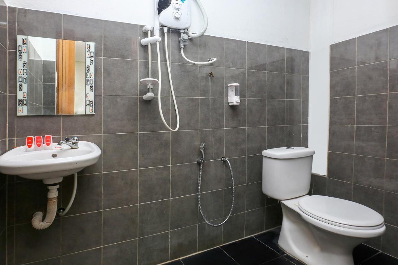 Oyo 717 Mr J Hotel Wakaf Che Yeh 2 מראה חיצוני תמונה
