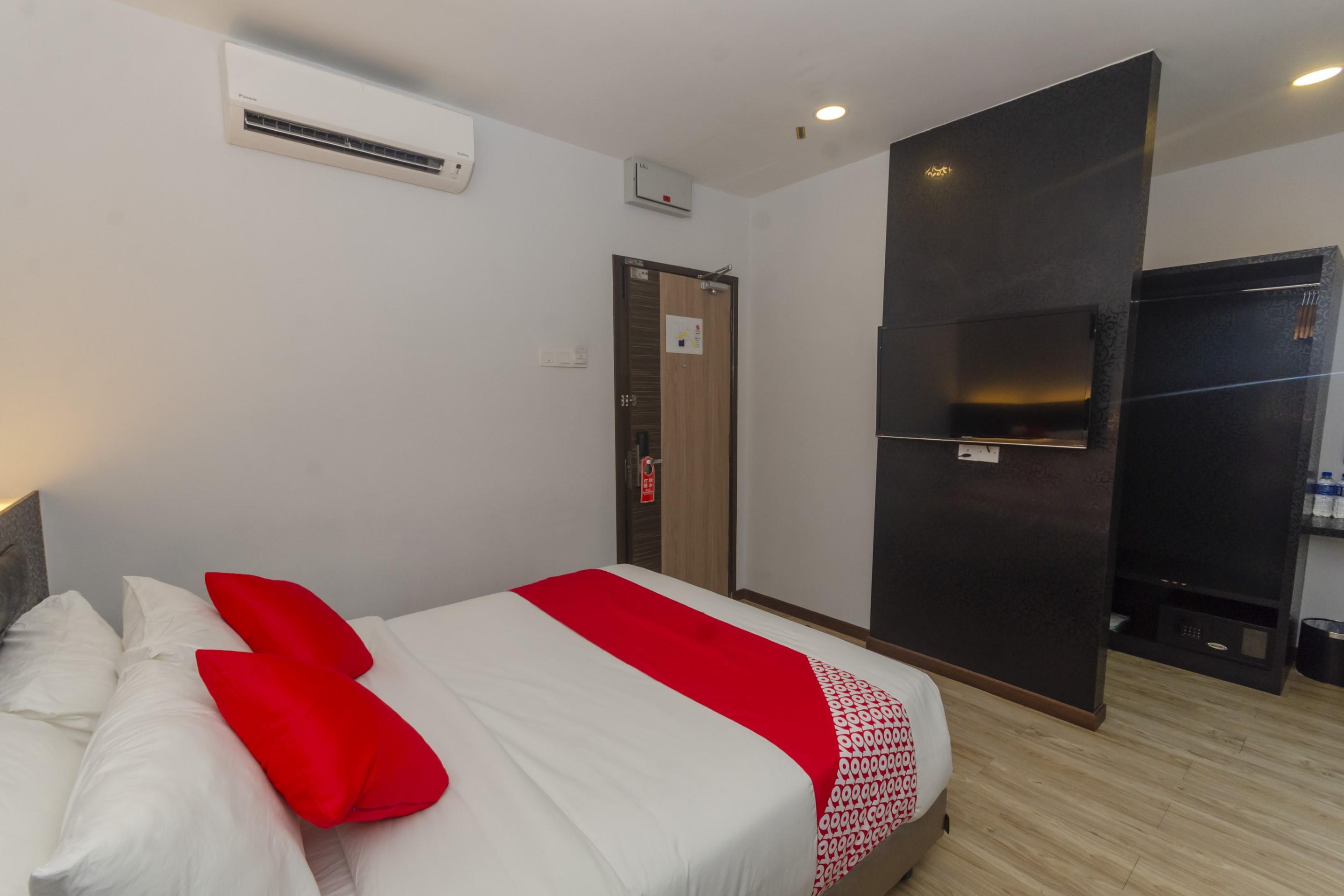 Oyo 717 Mr J Hotel Wakaf Che Yeh 2 מראה חיצוני תמונה