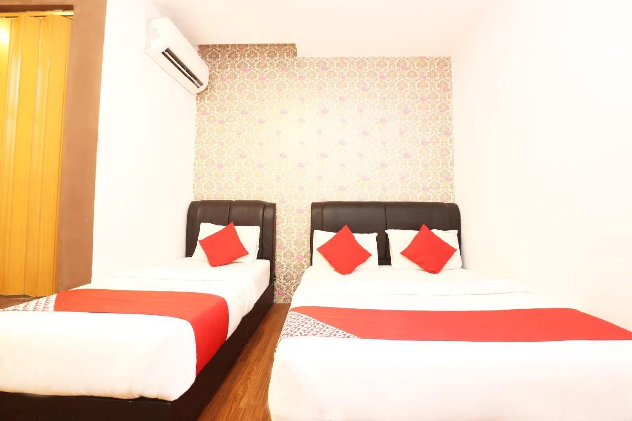 Oyo 717 Mr J Hotel Wakaf Che Yeh 2 מראה חיצוני תמונה